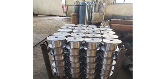 太原輸送機(jī)配件廠家真實(shí)案例：滾筒包膠，冷補(bǔ)